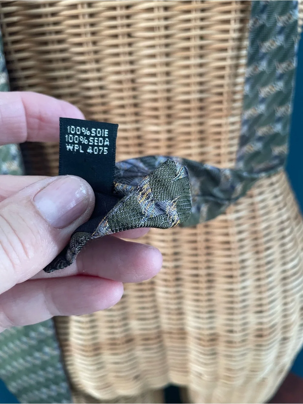 Vintage Geoffrey Beene Necktie 100% Silk USA Olive Green Gold Pattern 4” x 58”
